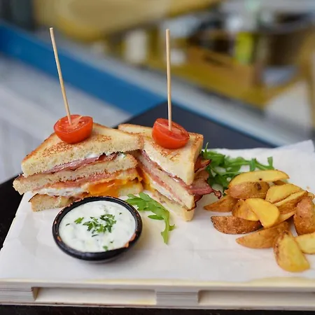 公寓 Central Inn *