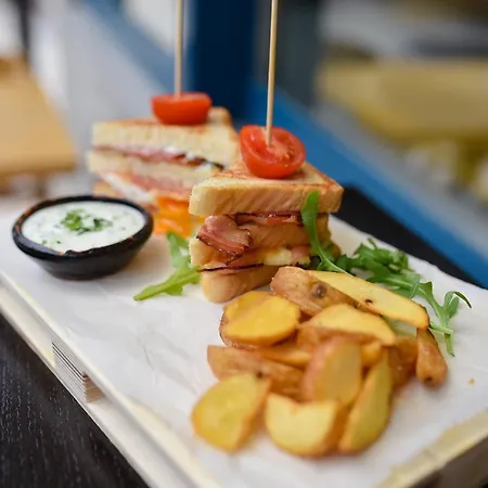 公寓 Central Inn *